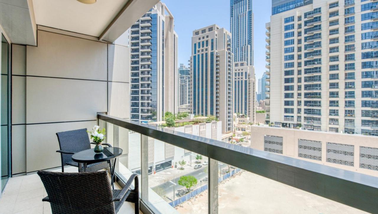 Stunning 1 Bedroom Apartment In Down Town Дубай Экстерьер фото